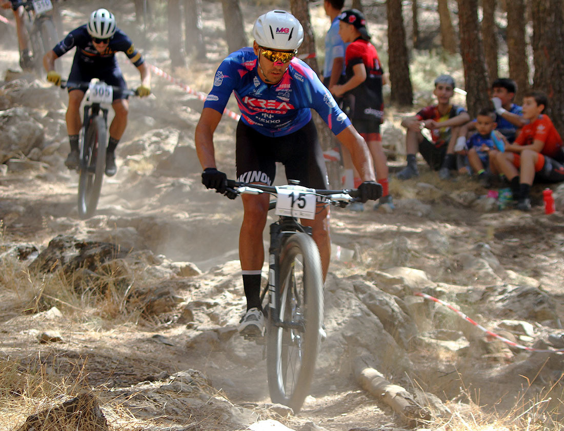 Alberto Mingorance, ganador del Rally BTT Albolote, en un momento de la prueba (J. PALMA)