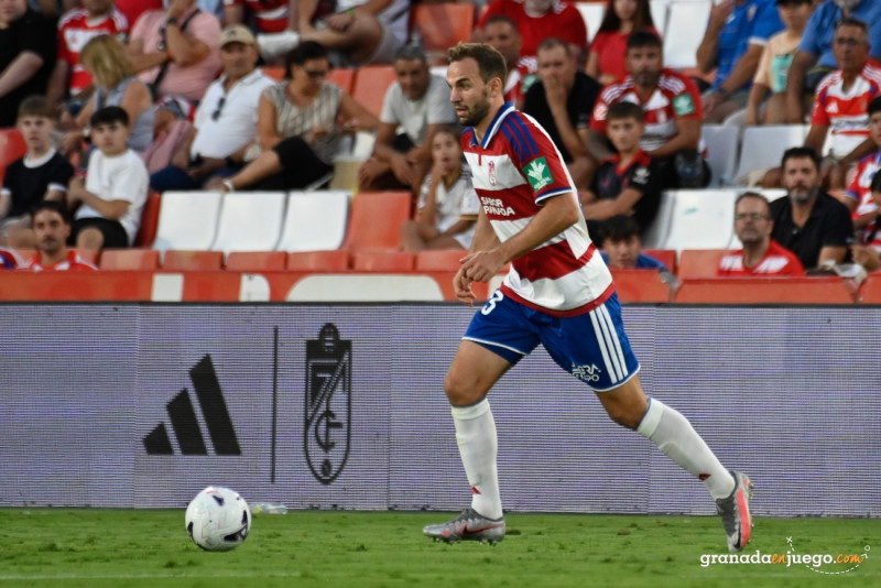 Gimber debutó con el Granada con una actuación convincente (J.M. BALDOMERO) Gimber debutó con el Granada con una actuación convincente (J.M. BALDOMERO)