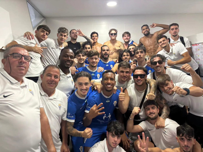 El Maracena celebra la victoria ante el Atlético Jaén (UD MARACENA) El Maracena celebra la victoria ante el Atlético Jaén (UD MARACENA)