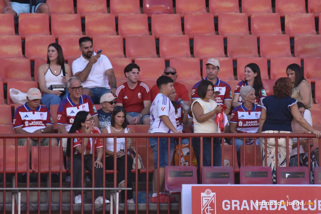 La afición ha recuperado la ilusión por ver a su equipo (J.M. BALDOMERO)