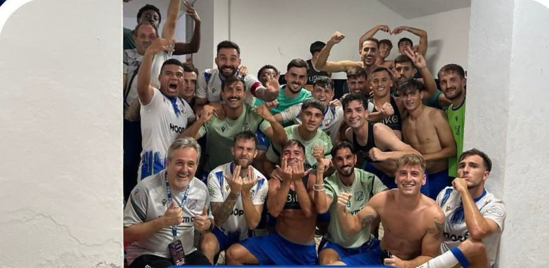 El CF Motril celebra su triunfo (CF MOTRIL) El CF Motril celebra su triunfo (CF MOTRIL)