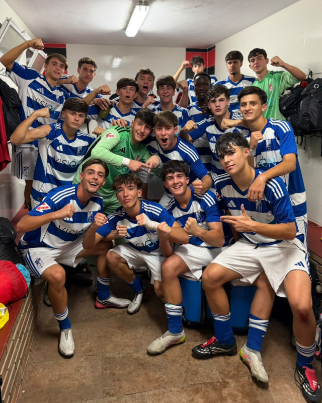 El Cadete del Granada CF celebra su victoria ante el Séneca (CANTERA NAZARÍ) El Cadete del Granada CF celebra su victoria ante el Séneca (CANTERA NAZARÍ)