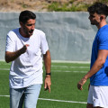 Juan Andrés Martos, entrenador del Almuñecar CF, da instrucciones a un jugador (ALMUÑECAR CF)
