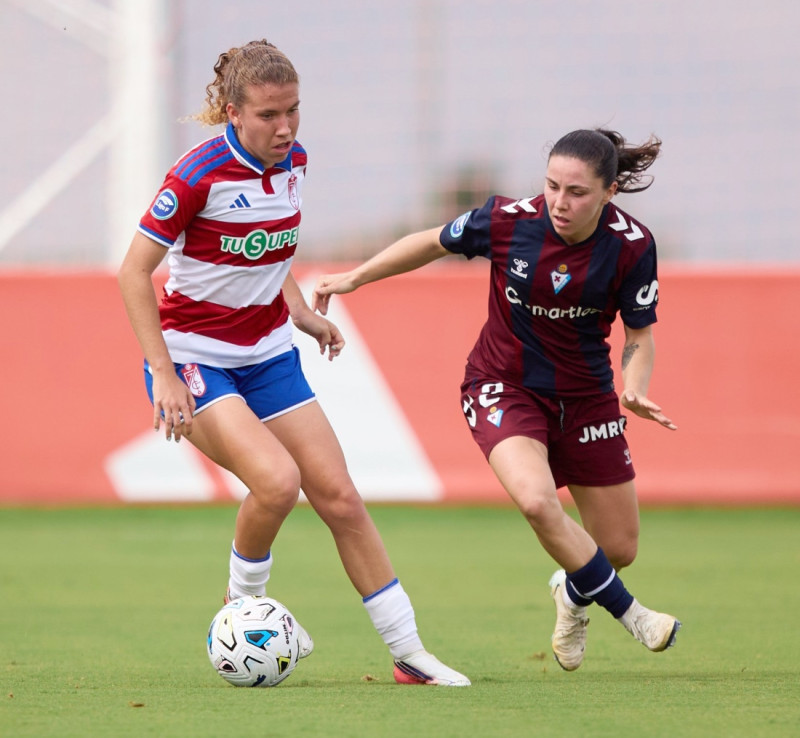Las rojiblancas se tuvieron que conformar con el empate (GRANADA CF)