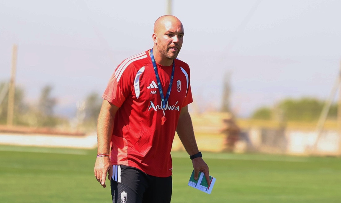 El técnico rojiblanco terminó satisfecho con e partido de las suyas (J. AZCOYTIA)