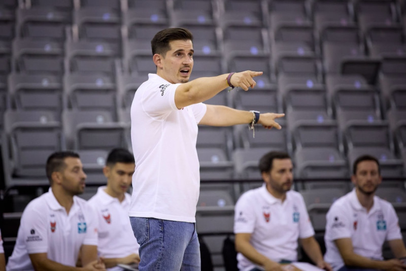 Arturo Ruiz ve al equipo progresando en cada entrenamiento (COVIRAN GRANADA)