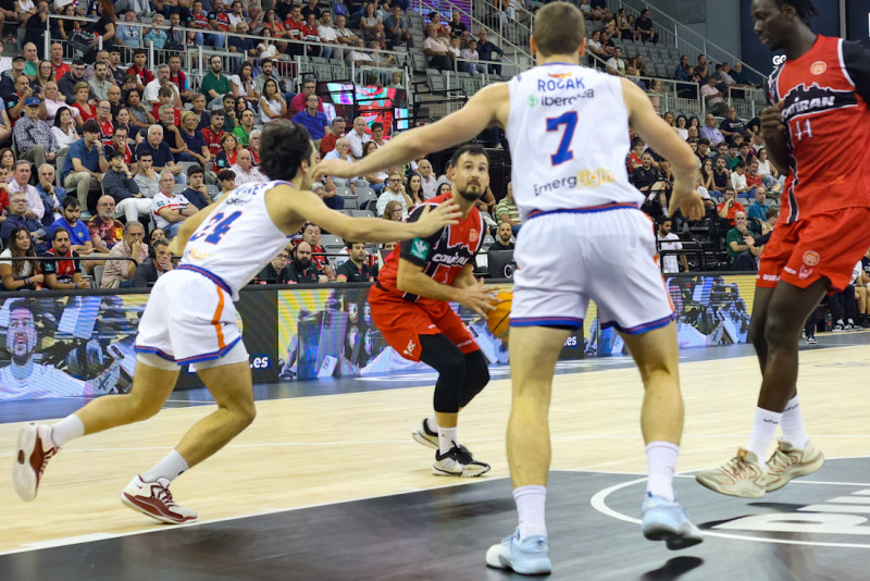 Lluís Costa durante el partido ante Tizona (GPMEDIA)