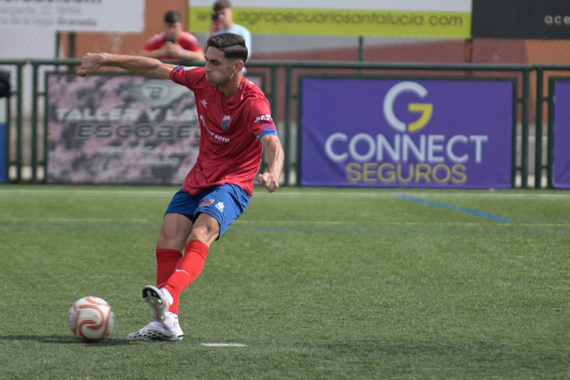 Antonio Fernández lanza el penalti del 2-0 (GPMEDIA)