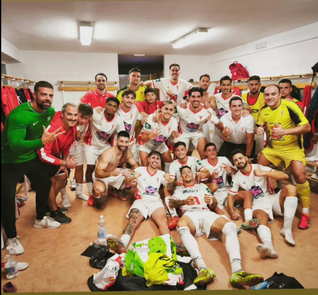 El Guadix CF celebra el triunfo (GUADIX CF)