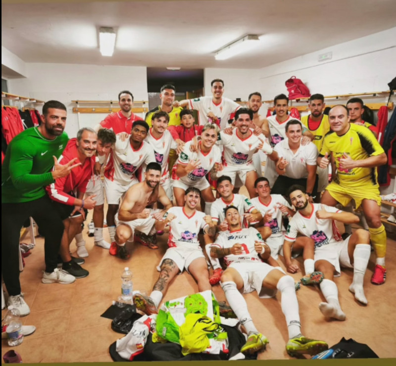 El Guadix CF celebra el triunfo (GUADIX CF)