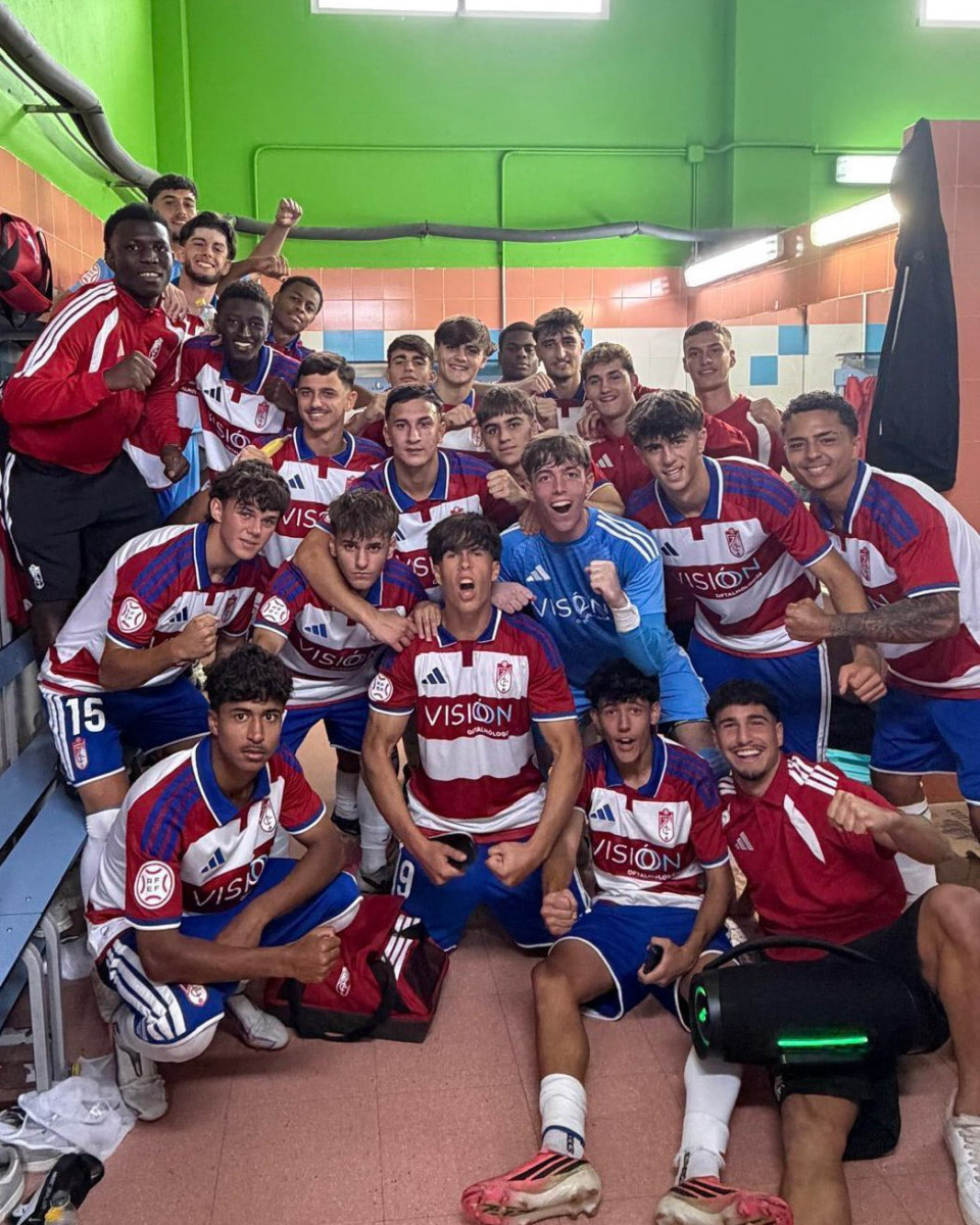 El Granada juvenil celebra su triunfo (GCF)