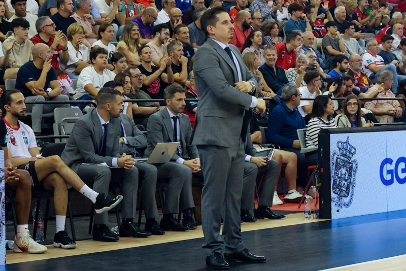 El Entrenador del Covirán Granada, Arturo Ruiz (GPMEDIA)