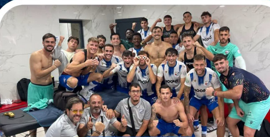 El CF Motril celebra el triunfo (CF MOTRIL)