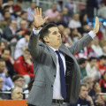 Arturo Ruiz dando instrucciones durante el partido (GPMEDIA)