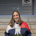 Fatima M.T. posa con sus medallas