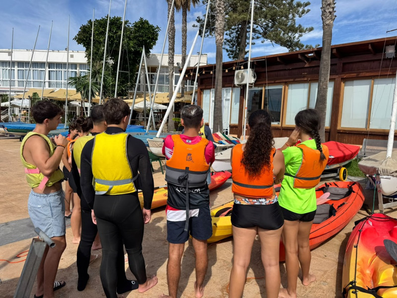 Alumnos durante la jornada formativa (CLUB NAUTICO MOTRIL) Alumnos durante la jornada formativa (CLUB NAUTICO MOTRIL)