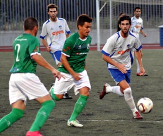 El Loja defiende el liderato en el campo del Vícar (CASTILLO)