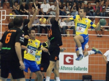Difícil salida para el conjunto granadino de balonmano