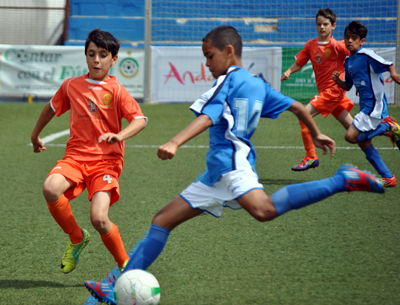 Jugada de la final entre Granada y Málaga