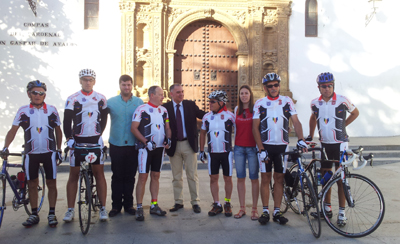 Momentos antes de la salida para los ciclistas accitanos