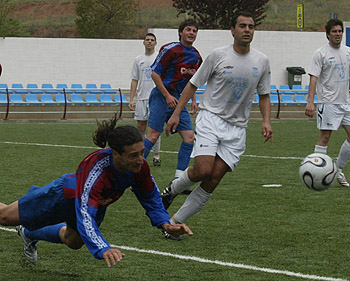 Dezzoti despeja ante Gerardo Castillo Dezzoti despeja ante Gerardo Castillo