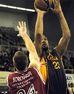 Borchardt ante Fuenlabrada (PACO AYALA) Borchardt ante Fuenlabrada (PACO AYALA)