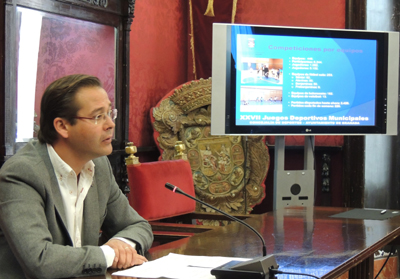Granados durante la presentación de las actividades deportivas