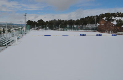 La nieve cubrió los campos de juego 