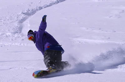 Un rider en plena bajada