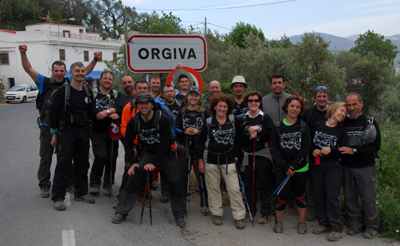 Los participantes posan en una foto de familia 