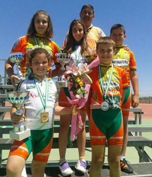 Ciclistas lojeños premiados en el andaluz de escuelas
