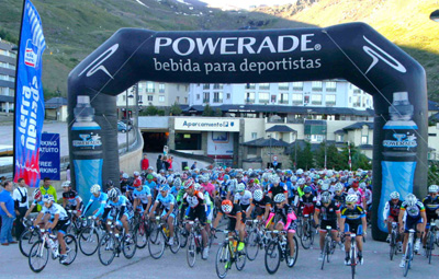 Los participantes en el momento de tomar la salida 