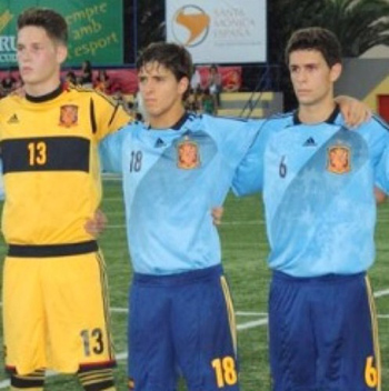 Marín formando en el once inicial de la Selección 