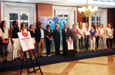 Presentación del campeonato con la presencia de varias jugadoras 