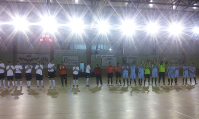 Ambos equipos antes de comenzar el choque 