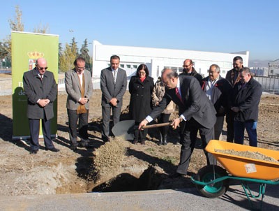 Colocación de la primera piedra del nuevo campo de césped (GRJ)