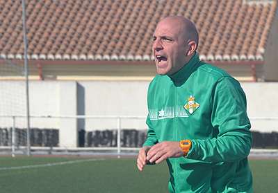 Rafa Fernández dando isntrucciones en su último encuentro (LÁZARO)