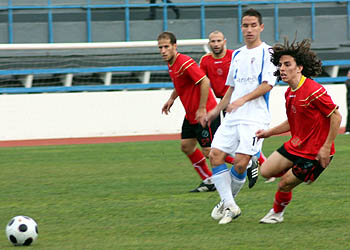 David Gamiz en una acción del partido (MARBELLAEXPRESS.ES)