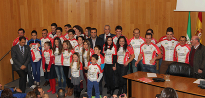 Alguno de los ciclistas premiados 