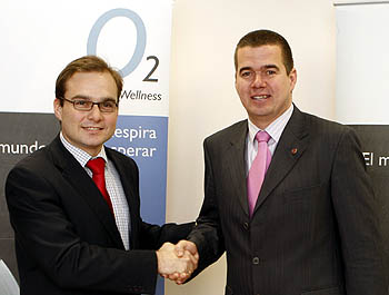 Manuel Novo y Carlos Díaz cierran el acuerdo (CBGRANADA.COM) Manuel Novo y Carlos Díaz cierran el acuerdo (CBGRANADA.COM)