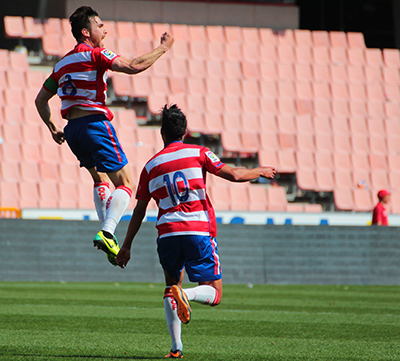 Sergio celebra el primer tanto del partido (JOSE M. ROMERO)