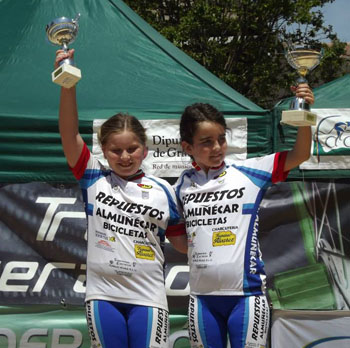 Ada Aragón y Carmen Manzano subieron al pódio en principiantes 