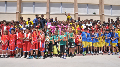 Foto de familia de los equipos participantes 