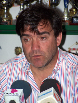 Marcos Alonso, entrenador del Granada 74 (GRJ) Marcos Alonso, entrenador del Granada 74 (GRJ)