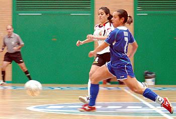 Estefa hizo en 4-0 para el Universidad de Granada Estefa hizo en 4-0 para el Universidad de Granada