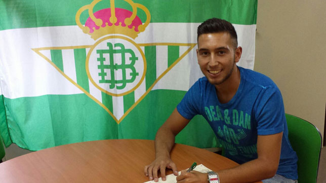 Varela seguirá en el Real Betis dos temporadas más 