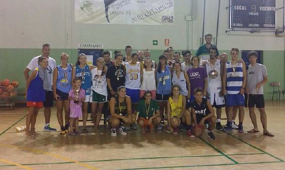 Los ganadores del torneo en las diferentes categorías 