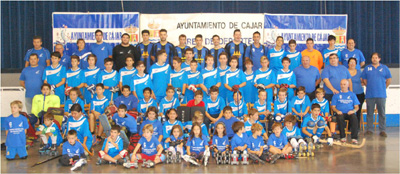 Foto de familia de los diferentes equipos del Patín Cájar 