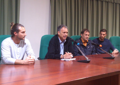Caparrós junto a su cuerpo técnico 