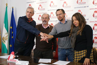 Firma del convenio con los dos clubes alboloteños 